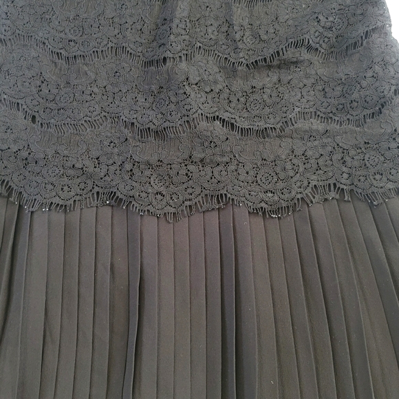 Flapper-inspired black dresss - Picture 4 of 4